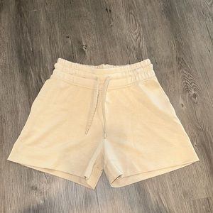 Lululemon high rise short size 4